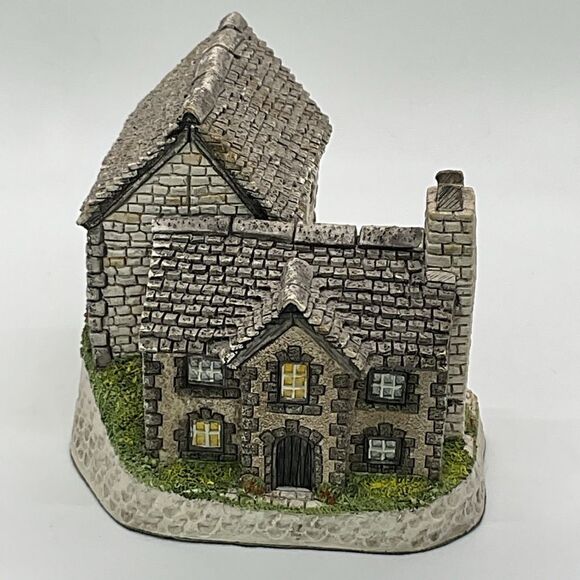 David Winter Tyddyn Siriol Charming Stone Cottage Figurine - Picture 1 of 7